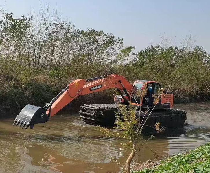 湖州水上漂挖機出租價格解析及特種設備租賃指南
